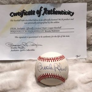 Collectible autographed baseball! One of the best third baseman in baseball!